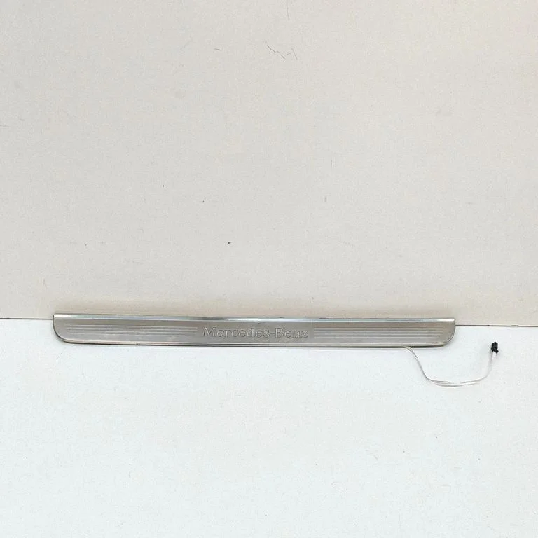 Front sill trim cover A2056802806