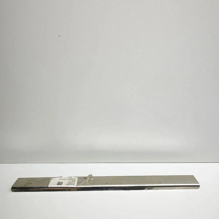 Front sill trim cover – left