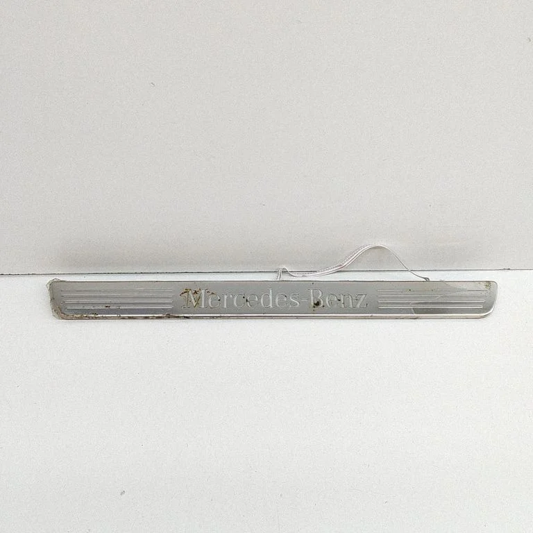 Front sill trim cover A1676800104