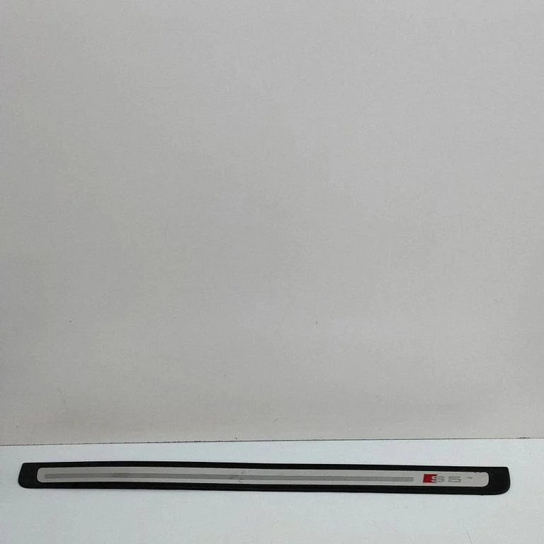 Priekšējā sliekšņa apdare (iekšējā) 8T0853373