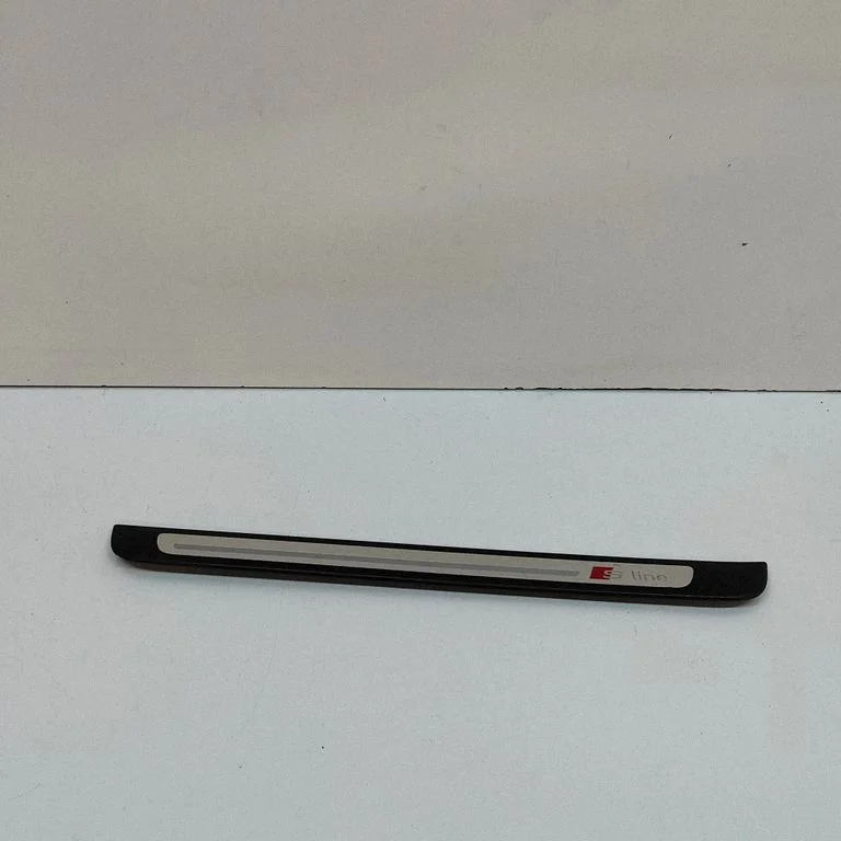 Front sill trim cover 4G9853373A