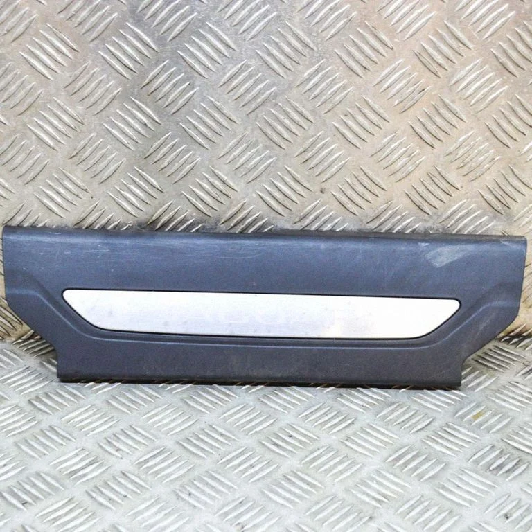 Priekšējā sliekšņa apdare (iekšējā) KH8313200AC