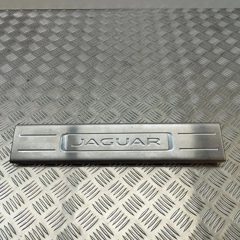 Front sill trim cover – Jaguar XJ X351 (2009-2019)