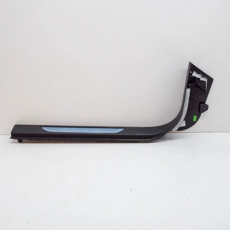 Front sill trim cover J9C302348C