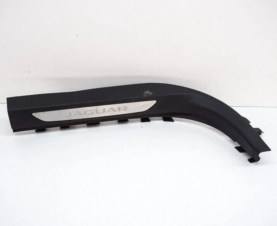 Priekšējā sliekšņa apdare (iekšējā) J9D313200A