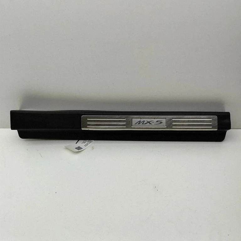 Front sill trim cover NE8568710