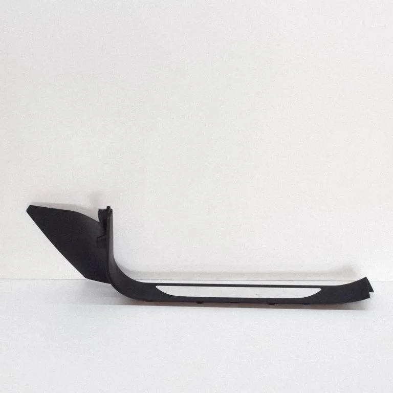 Front sill trim cover 103039300C