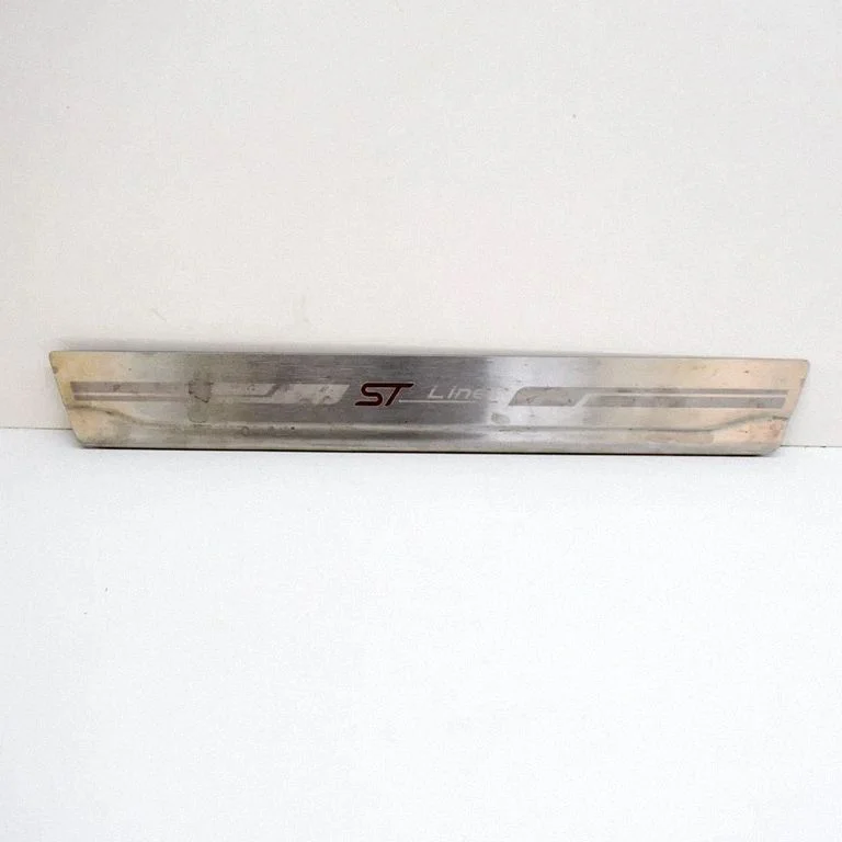 Priekšējā sliekšņa apdare (iekšējā) F1EJX13200AA