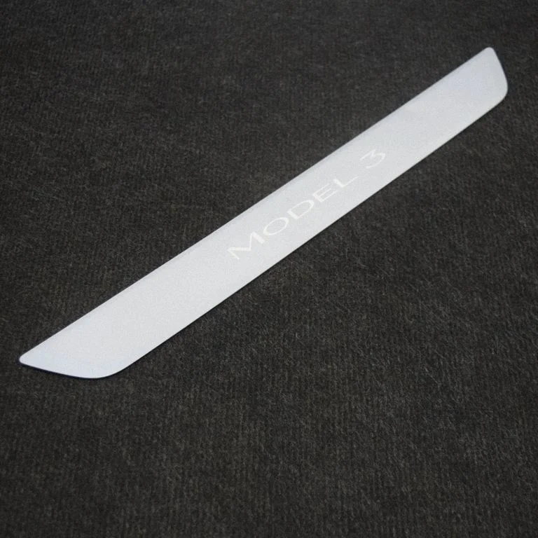 Front sill trim cover 109084400C