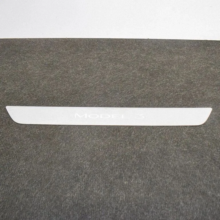 Front sill trim cover 109084400C