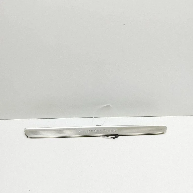 Front sill trim cover A2056809108