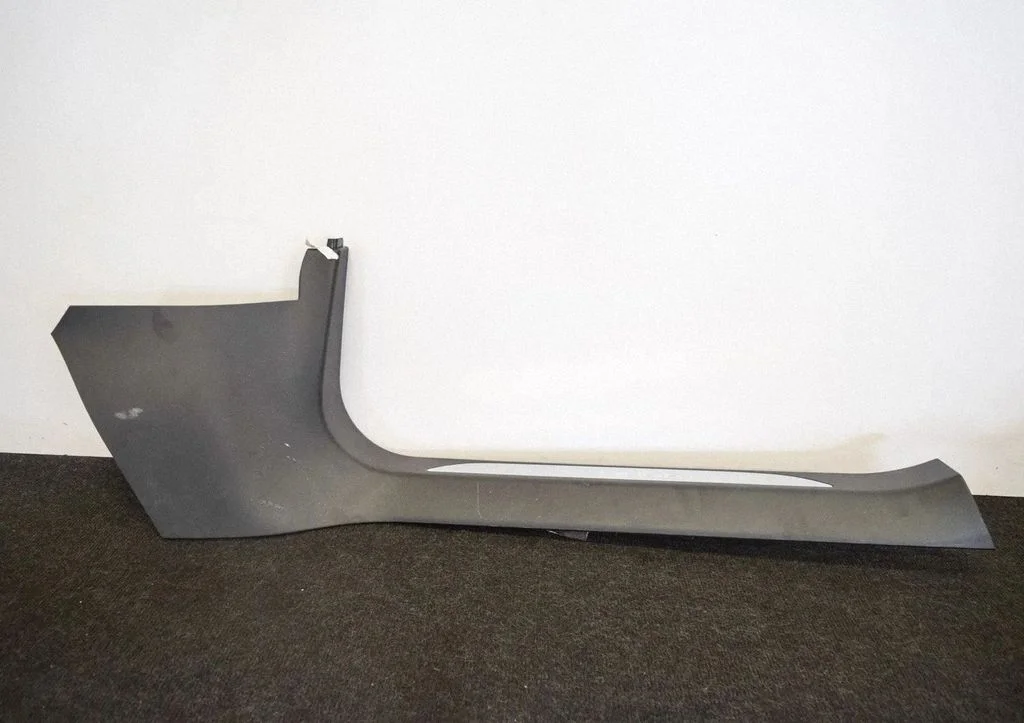 Front sill trim cover – right