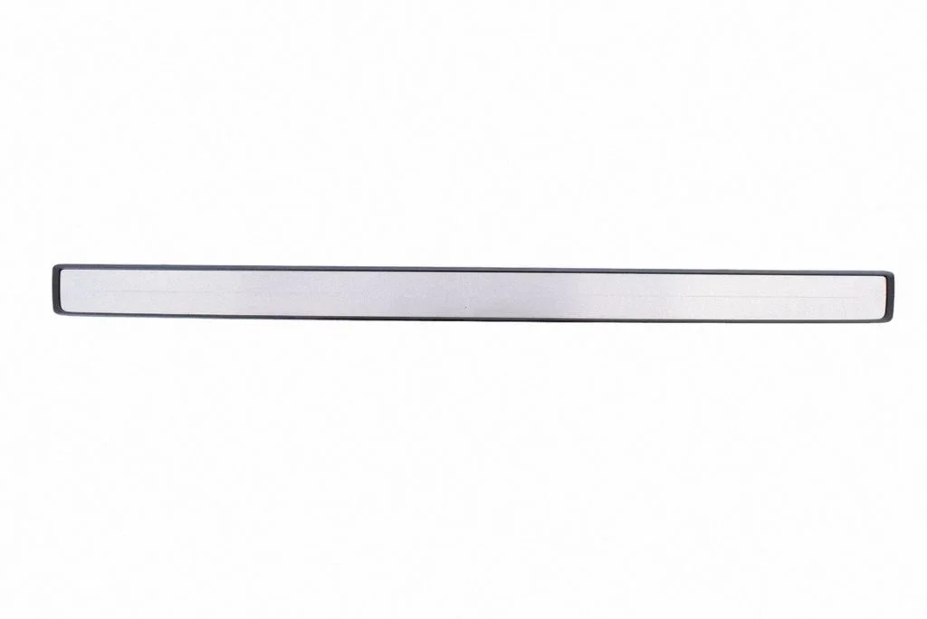 Front sill trim cover – Polestar 2 (2020-)