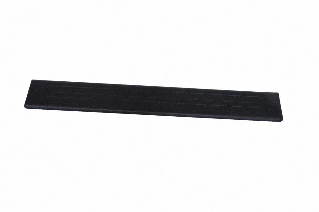 Priekšējā sliekšņa apdare (iekšējā) A1646800435