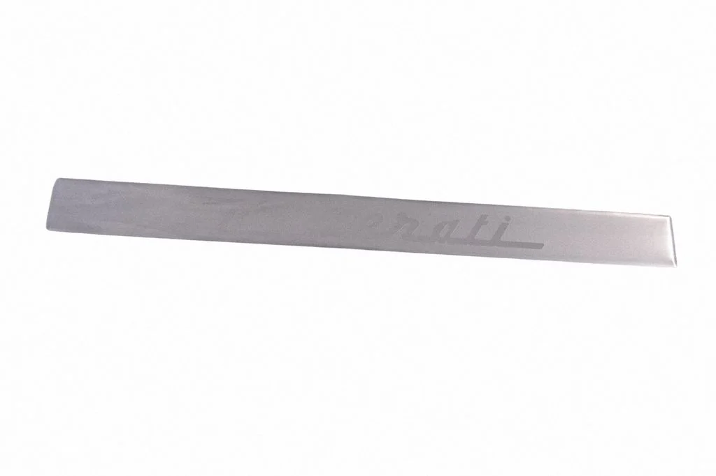 Front sill trim cover – right