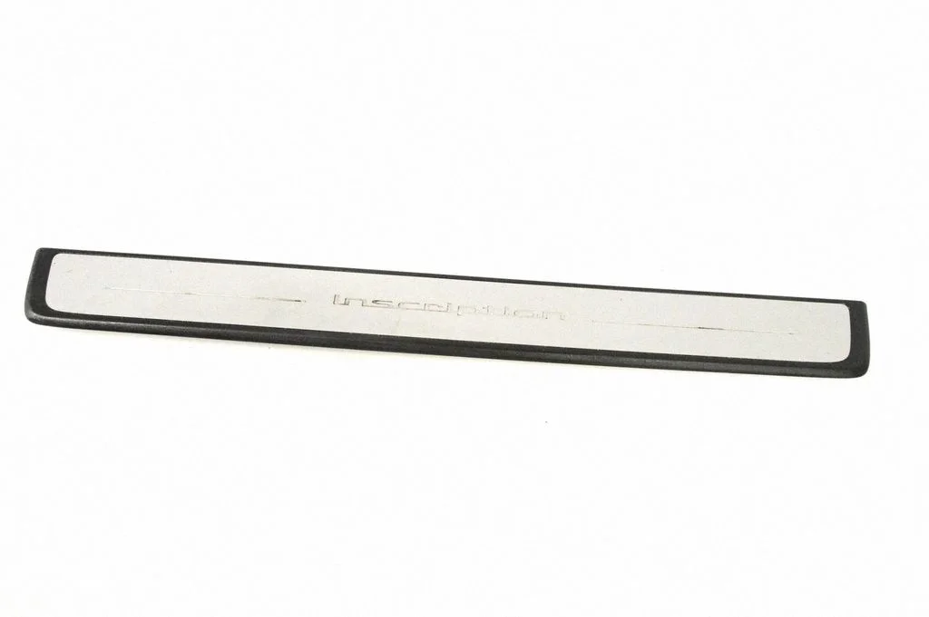 Front sill trim cover