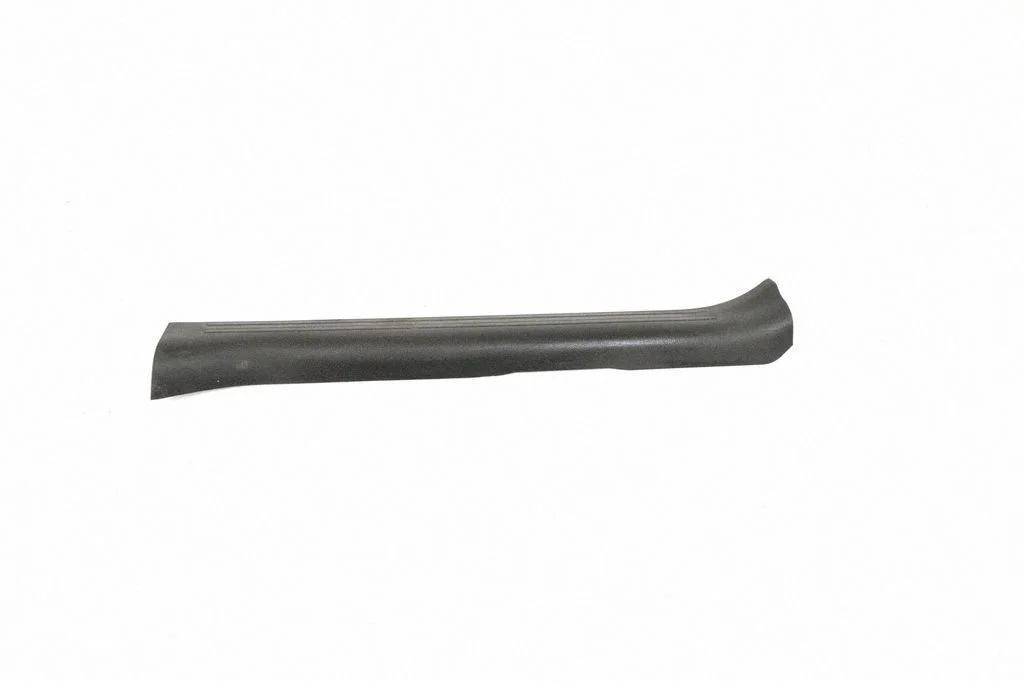 Front sill trim cover – Nissan Juke I F15 (2010-2018)