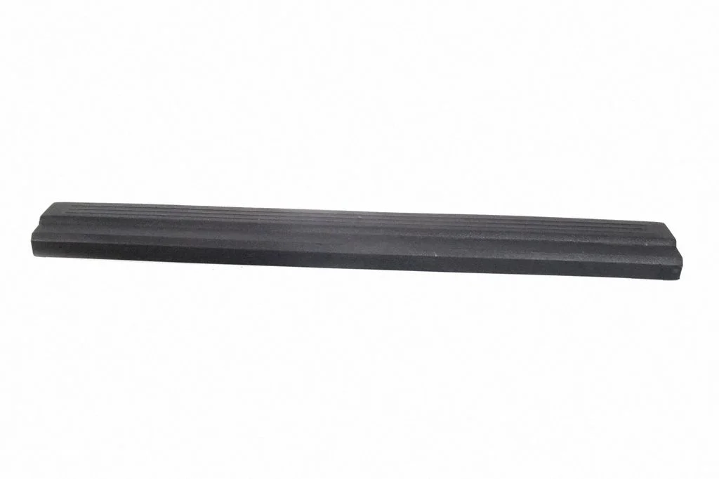 Priekšējā sliekšņa apdare (iekšējā) A2126860136