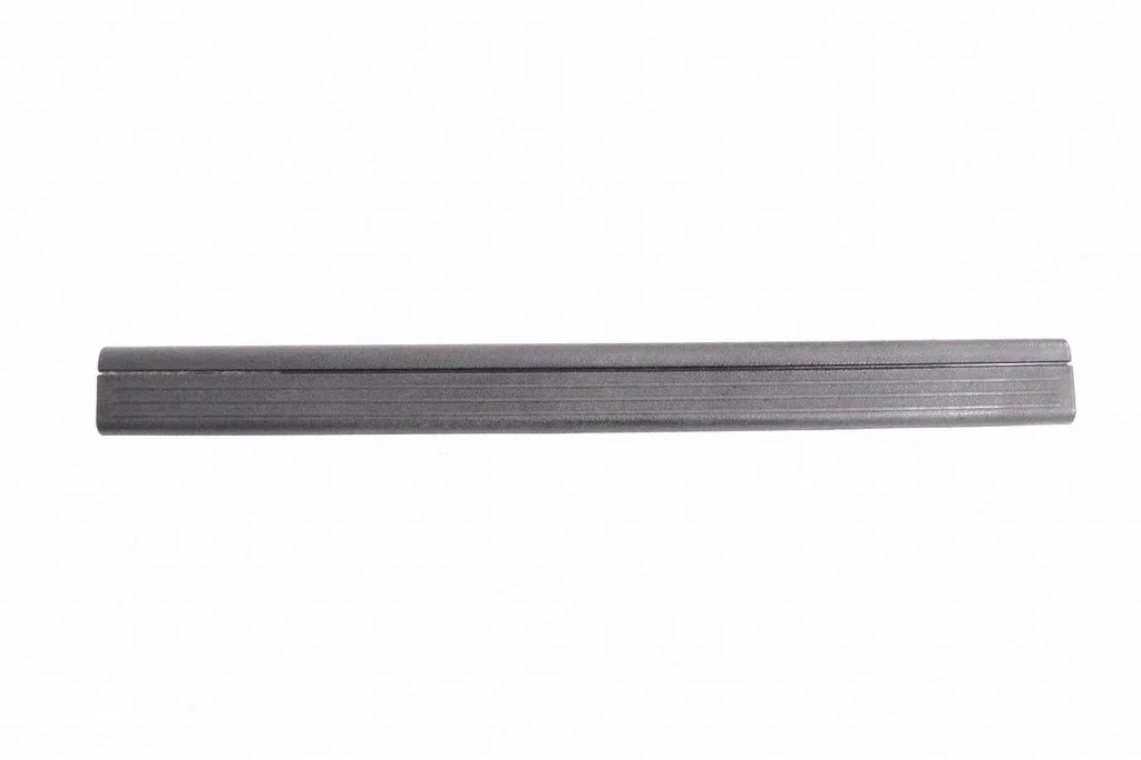 Priekšējā sliekšņa apdare (iekšējā) A2046860036