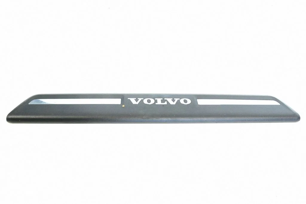 Priekšējā sliekšņa apdare (iekšējā) – Volvo V40 (2012-2019)