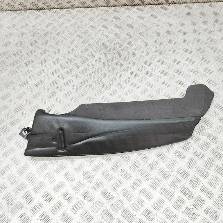 Sānu apdare pie aizmugurējā sēdekļa (apakšā) 8W0885703C