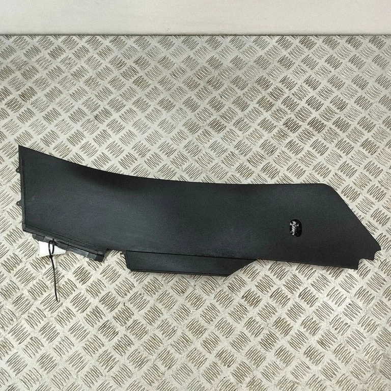 Sānu apdare pie aizmugurējā sēdekļa (apakšā) 3G2863045