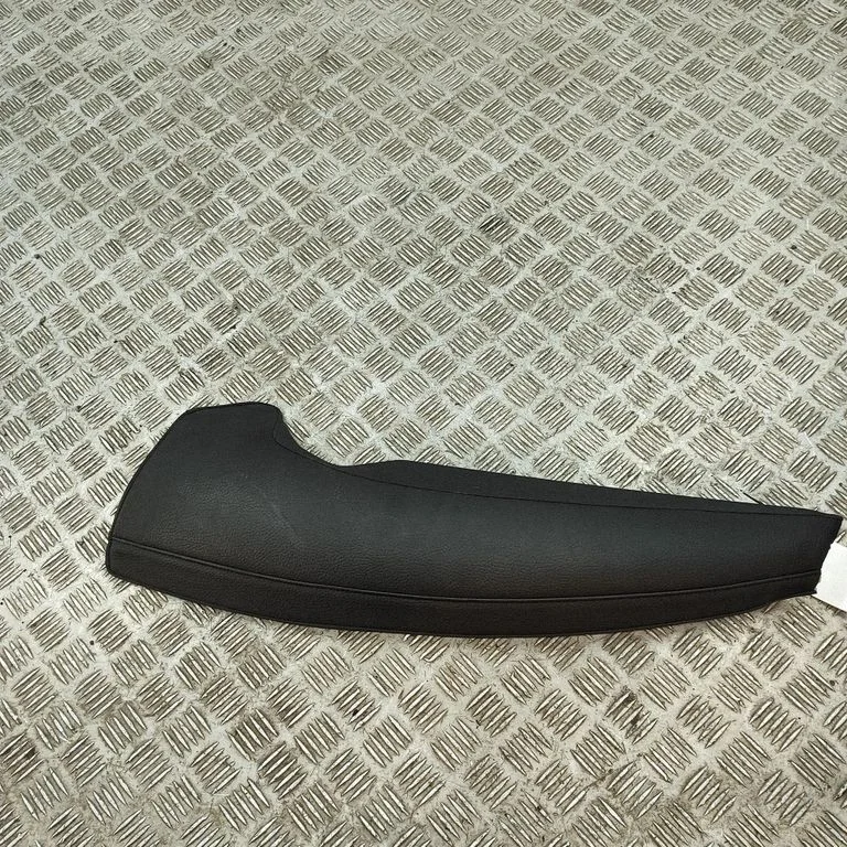 Sānu apdare pie aizmugurējā sēdekļa (apakšā) 31467825
