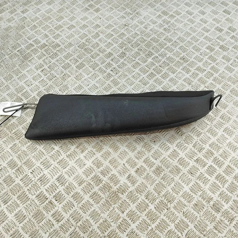 Sānu apdare pie aizmugurējā sēdekļa (apakšā) 89395D4800H3R