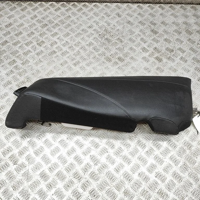 Sānu apdare pie aizmugurējā sēdekļa (apakšā) 72734X1402