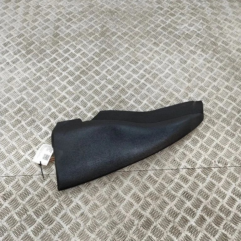 Sānu apdare pie aizmugurējā sēdekļa (apakšā) A2059202700