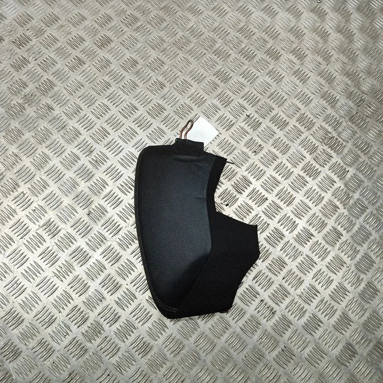 Boczna osłona przy kanapie tylnej (dolna) A2389209702