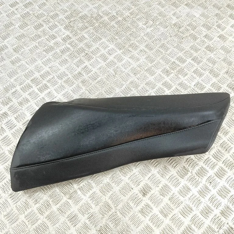 Sānu apdare pie aizmugurējā sēdekļa (apakšā) 109602761I