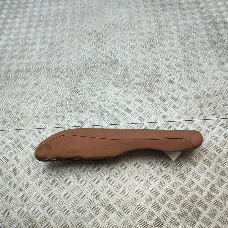 Sānu apdare pie aizmugurējā sēdekļa (apakšā) L0344515AA