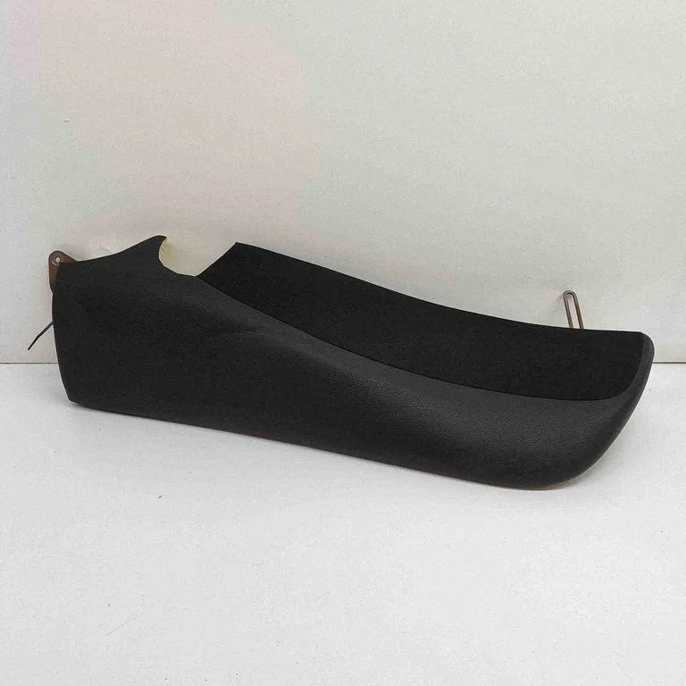 Sānu apdare pie aizmugurējā sēdekļa (apakšā) A2979205903