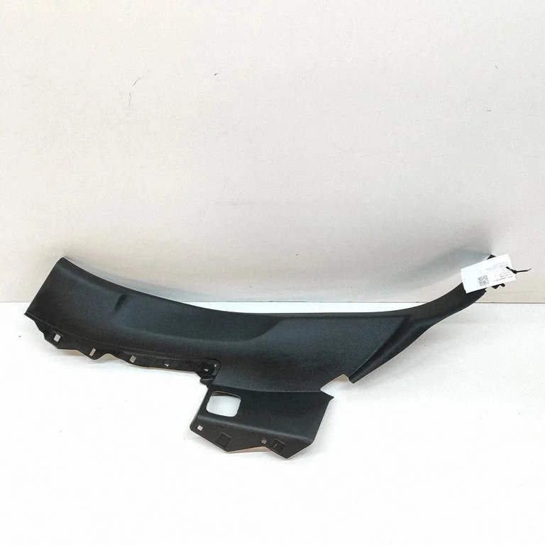 Sānu apdare pie aizmugurējā sēdekļa (apakšā) 4M0867767G