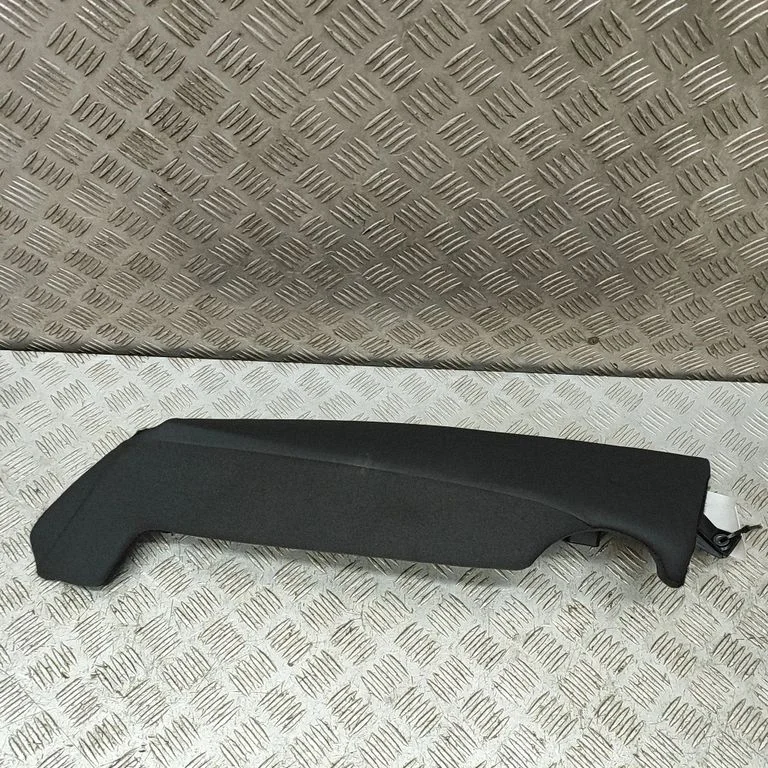 Sānu apdare pie aizmugurējā sēdekļa (apakšā) 8W0885703A