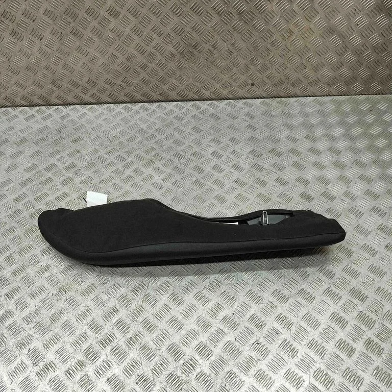 Rear seat side bottom trim 670080014