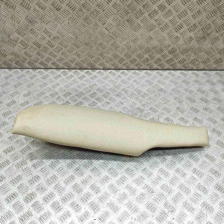 Sānu apdare pie aizmugurējā sēdekļa (apakšā) 30780043