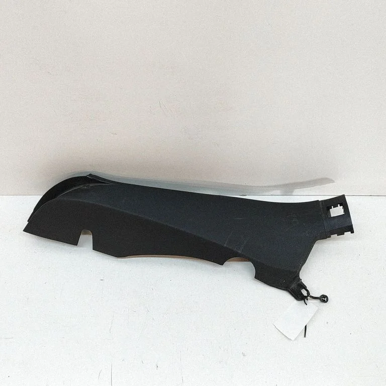 Sānu apdare pie aizmugurējā sēdekļa (apakšā) 82G867767A