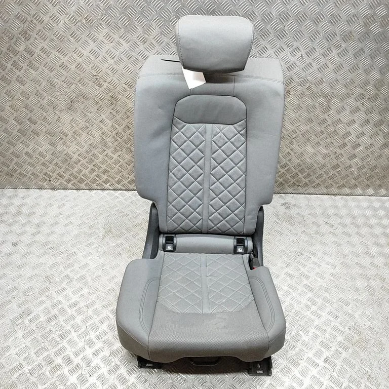 Aizmugurējais sēdeklis 4M8885376B