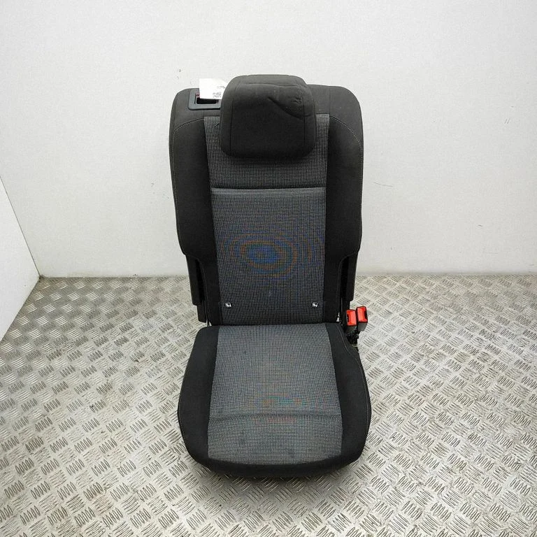 Aizmugurējais sēdeklis SU001B0979