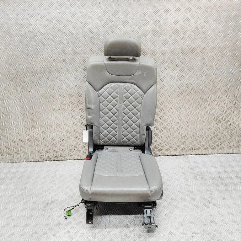 Aizmugurējais sēdeklis 4M0883107A