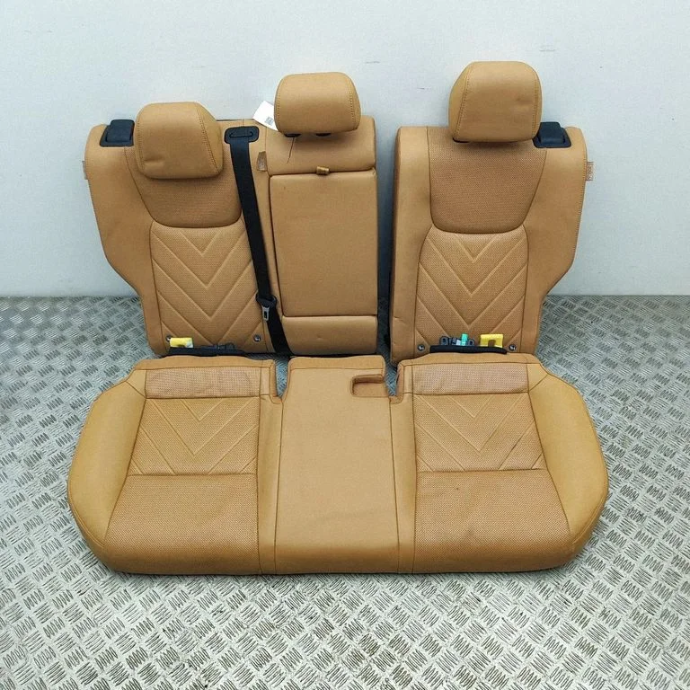 Rear seat 7107578340E2