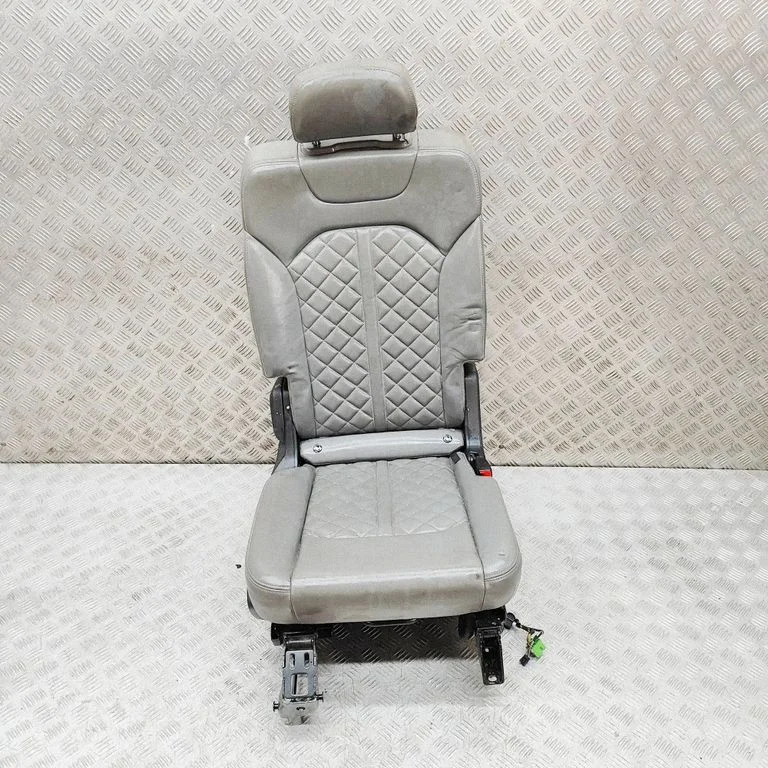 Aizmugurējais sēdeklis 4M0883108A