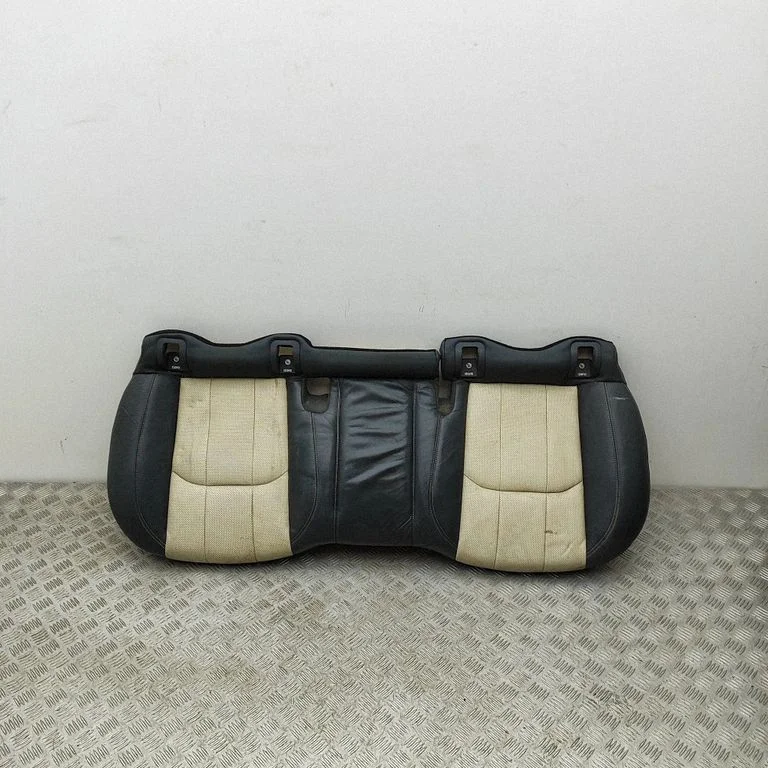Aizmugurējais sēdeklis GJ3263804BB