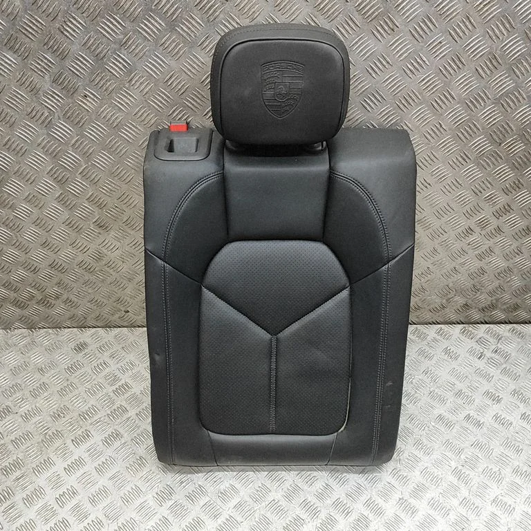 Aizmugurējais sēdeklis 95B885806B