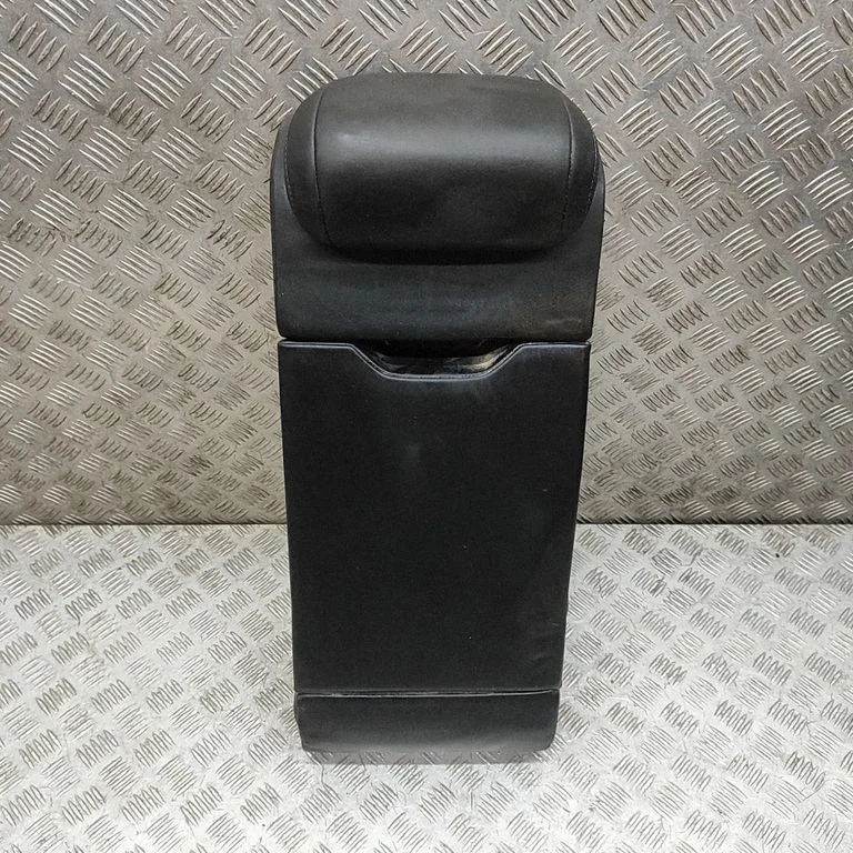 Aizmugurējais sēdeklis 95B886165A