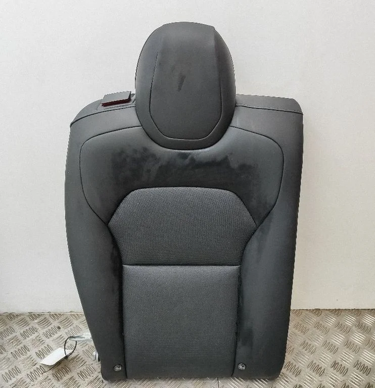 Aizmugurējais sēdeklis 1800020C3B