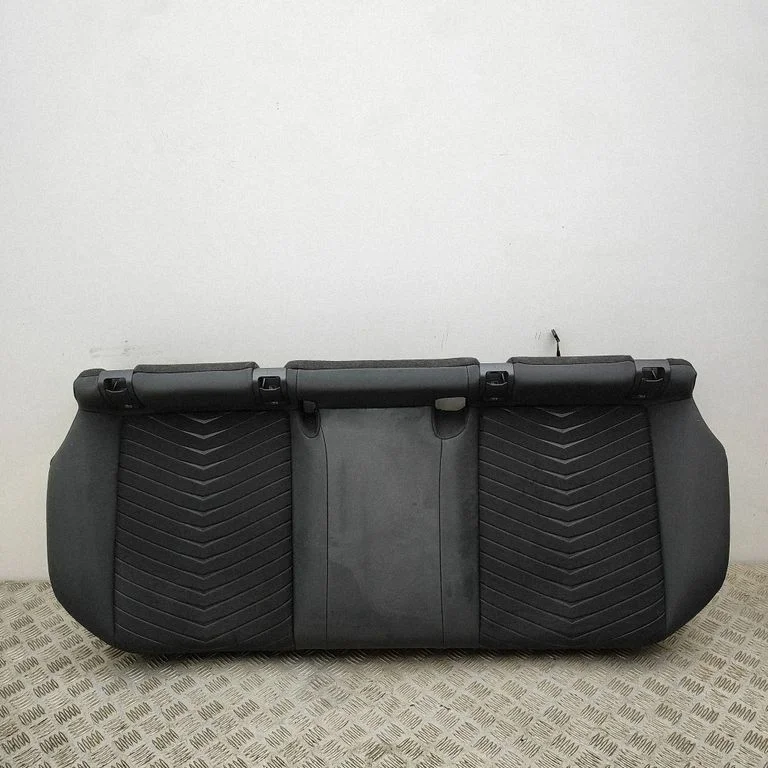 Aizmugurējais sēdeklis 10A885175E