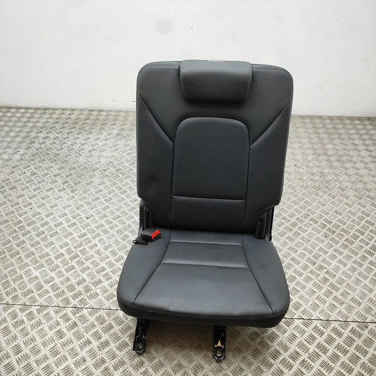 Aizmugurējais sēdeklis 893002W310